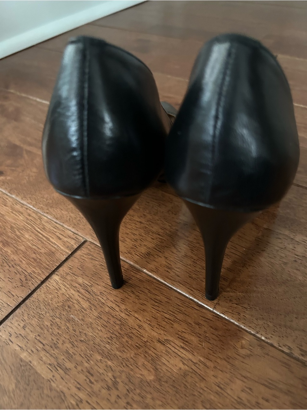 Banana Republic Black Pointed Leather Stiletto Pumps - Picture 3 of 5